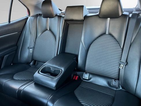 Used 2021 Toyota Camry SE image 16