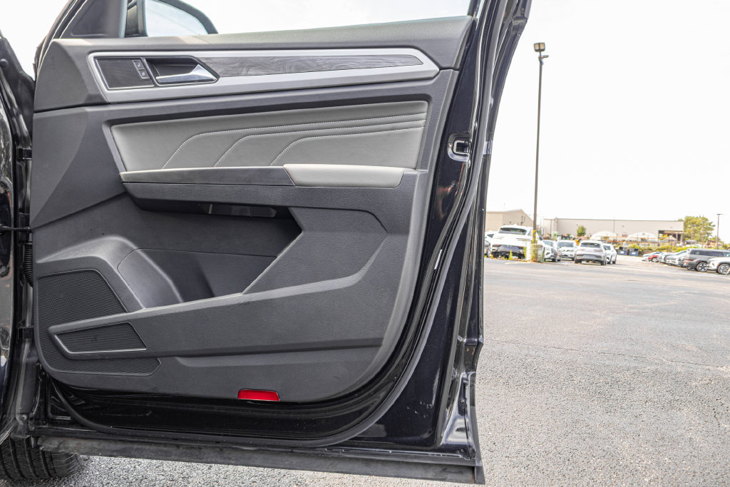 Certified 2023 Volkswagen Atlas Cross Sport SE w/ Panoramic Sunroof Package AWD/4WD image 33