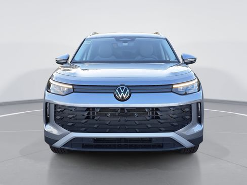 New 2025 Volkswagen Tiguan SE image 8