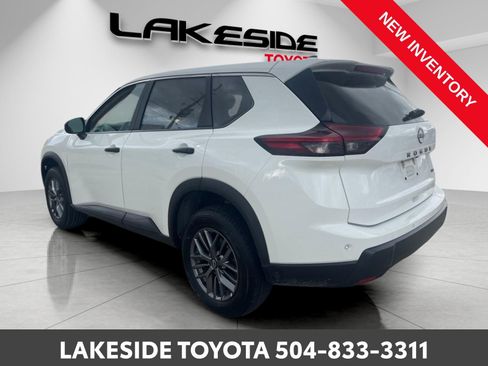 Used 2024 Nissan Rogue S image 3