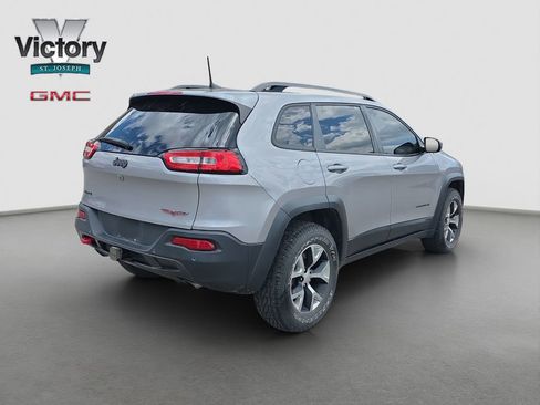 Used 2018 Jeep Cherokee Trailhawk w/ Comfort/Convenience Group AWD/4WD image 18