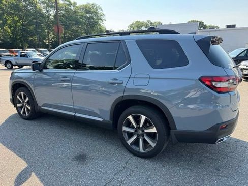 Used 2025 Honda Pilot Touring image 6