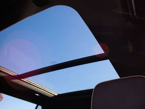 Certified 2024 GMC Yukon SLT w/ SLT Luxury Package image 11