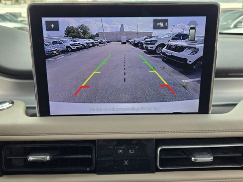 Used 2023 Lincoln Aviator 2WD image 16