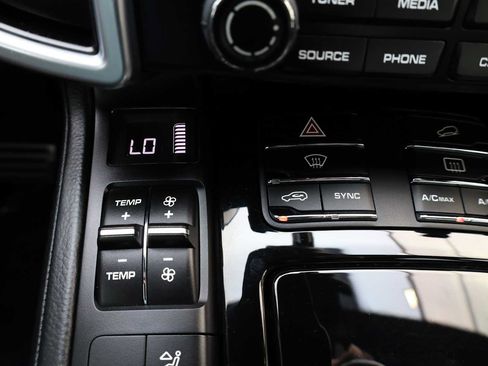 Used 2017 Porsche Cayenne S AWD/4WD image 26