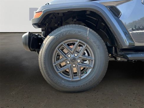 New 2025 Jeep Gladiator Sport image 10