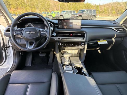 Used 2025 Genesis G70 2.5T image 17