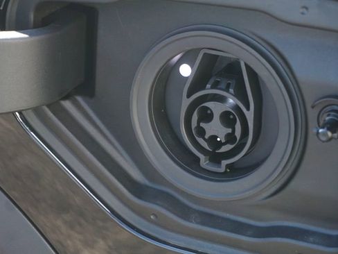 New 2026 BMW X5 xDrive50e image 3