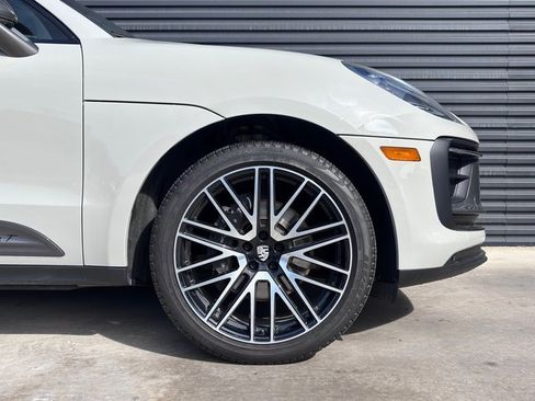 Certified 2024 Porsche Macan image 11