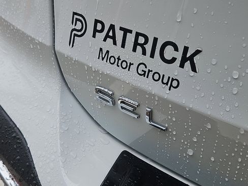 Used 2025 Volkswagen Taos SEL AWD/4WD image 5