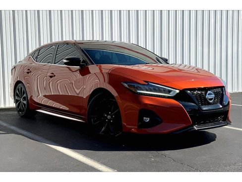 Used 2021 Nissan Maxima SR w/ Sport Mat Group image 2