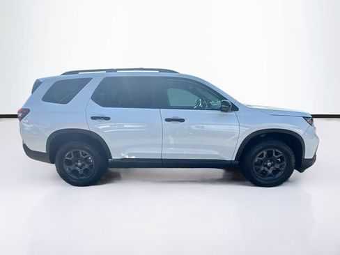 Certified 2025 Honda Pilot TrailSport image 8