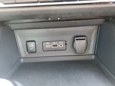 Used 2025 Nissan Sentra SR FWD image 21