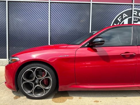 Used 2022 Alfa Romeo Giulia Veloce AWD/4WD image 16
