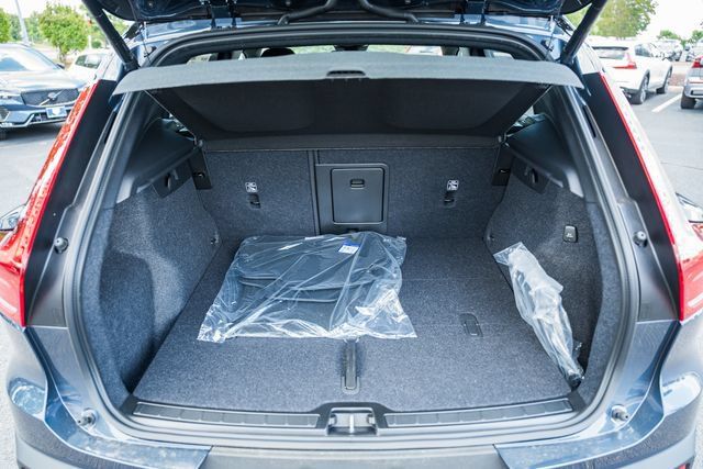 New 2026 Volvo XC40 B5 Ultra w/ Climate Package AWD/4WD image 10