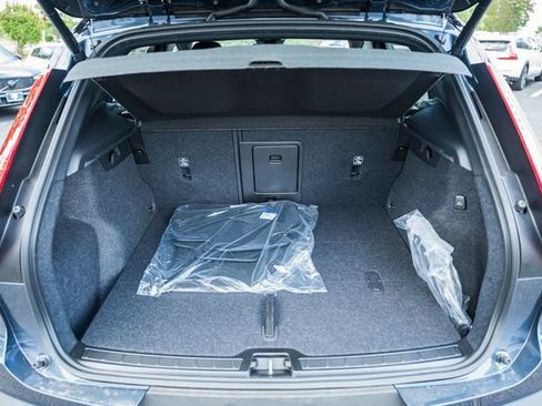 New 2026 Volvo XC40 B5 Ultra w/ Climate Package AWD/4WD image 10