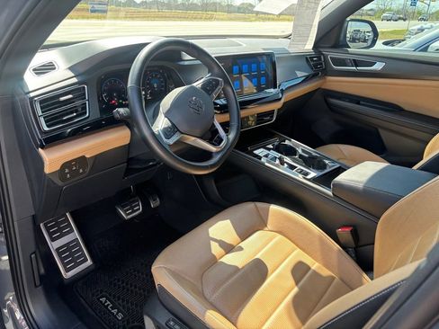 Used 2024 Volkswagen Atlas Cross Sport SEL R-Line image 7