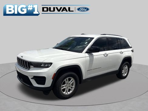 Used 2023 Jeep Grand Cherokee Laredo RWD image 2
