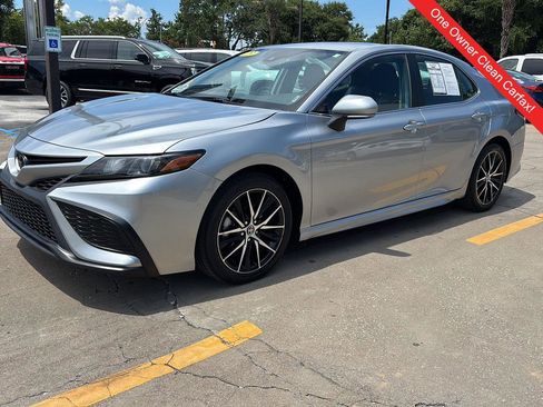 Used 2023 Toyota Camry SE image 3