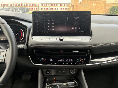 Used 2026 Nissan Rogue SL FWD image 16