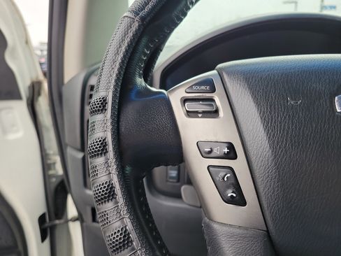 Used 2013 Nissan Titan SV w/ SV Value Truck Pkg image 23