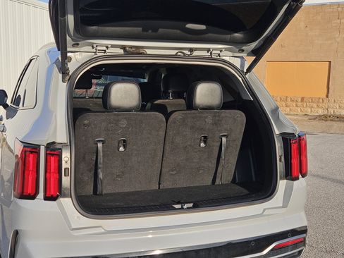 Used 2023 Kia Sorento SX image 9