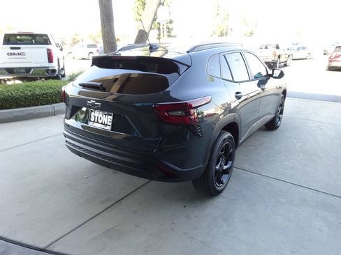 New 2026 Chevrolet Trax LT w/ Sunroof Package FWD image 7