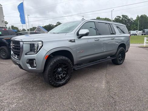 Used 2024 GMC Yukon XL AT4 w/ AT4 Premium Package AWD/4WD image 3