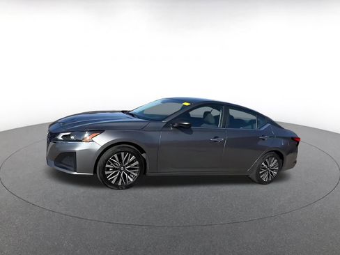 Used 2025 Nissan Altima 2.5 SV image 8