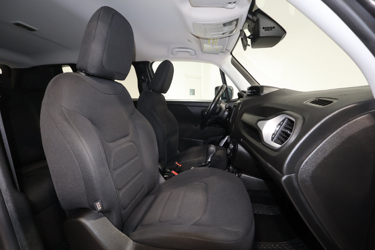 Used 2018 Jeep Renegade Latitude w/ Cold Weather Group AWD/4WD image 17