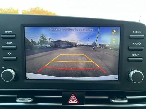 Used 2021 Hyundai Elantra Blue image 24