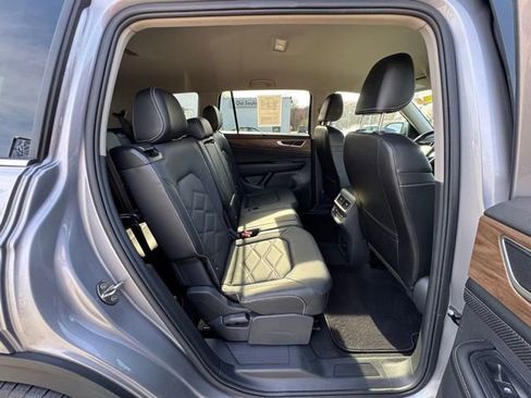 Used 2024 Volkswagen Atlas SE AWD/4WD image 23