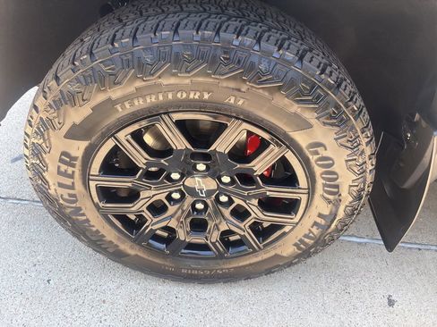 Used 2024 Chevrolet Colorado Trail Boss AWD/4WD image 18