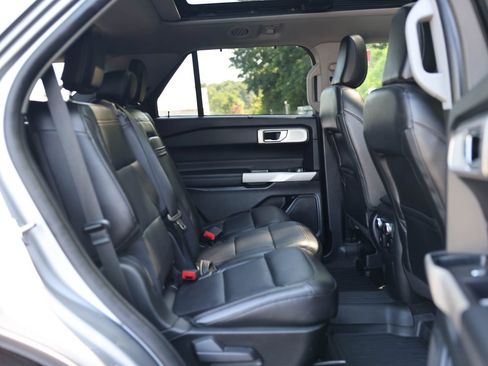 Certified 2023 Ford Explorer Limited w/ Limited Technology Package AWD/4WD image 13
