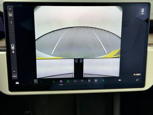 Used 2022 Tesla Model X image 32