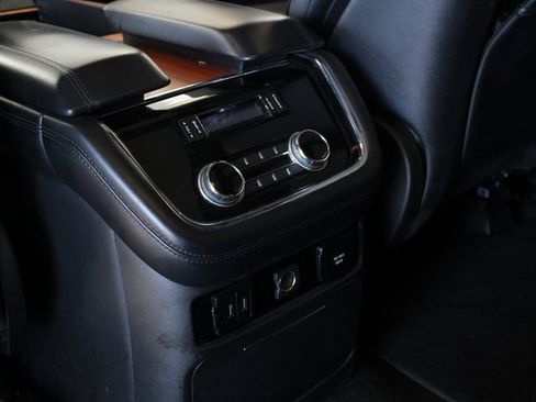 Used 2019 Lincoln Navigator Select image 19