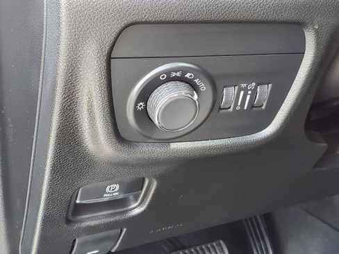 Used 2023 Jeep Grand Cherokee Altitude AWD/4WD image 9
