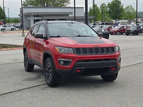 Used 2019 Jeep Compass Trailhawk image 1