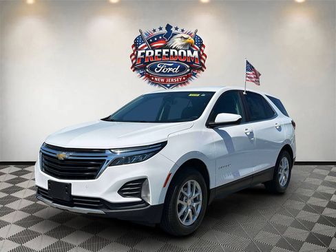 Used 2023 Chevrolet Equinox LT AWD/4WD image 2