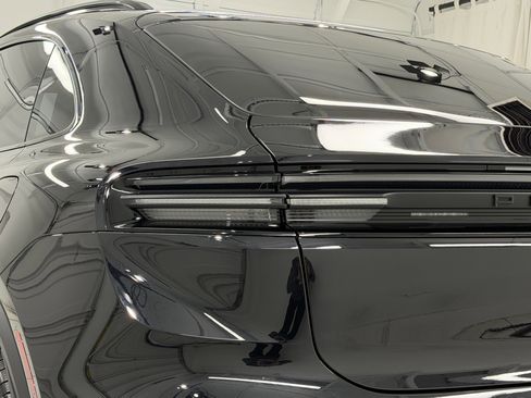 Certified 2025 Porsche Macan 4 Electric image 18