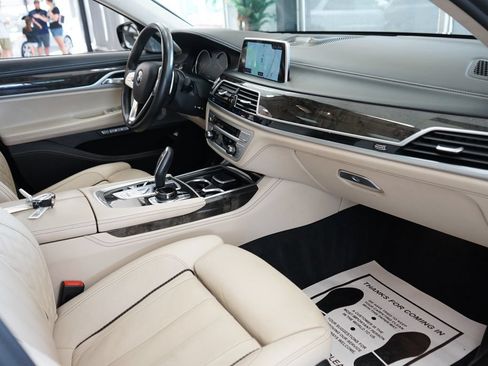 Used 2018 BMW 750i xDrive AWD/4WD image 55