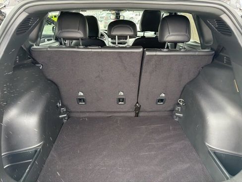 Used 2024 Jeep Compass Latitude image 19