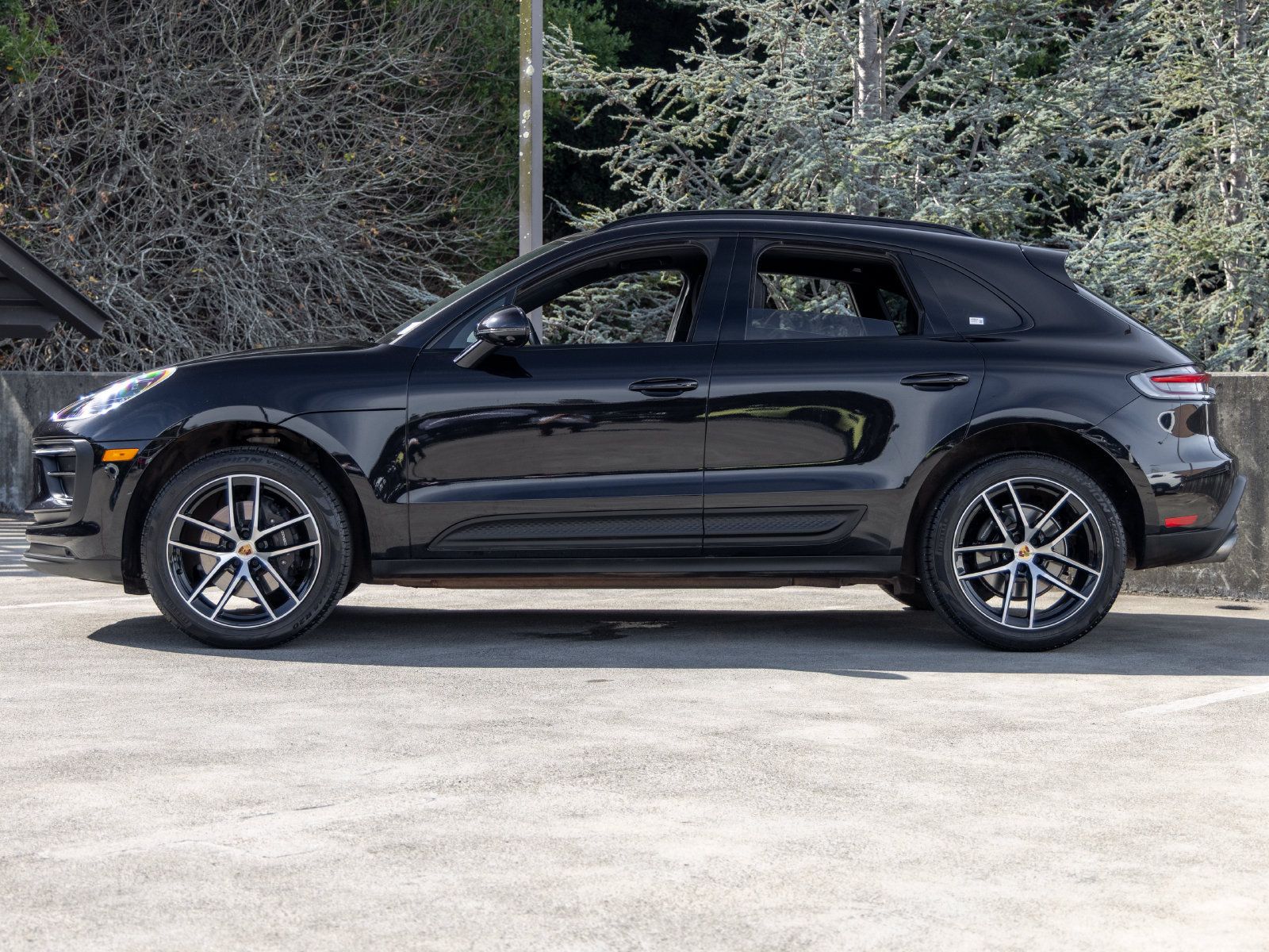 Used 2023 Porsche Macan AWD/4WD image 2
