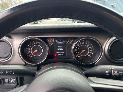 Used 2020 Jeep Gladiator Sport w/ Quick Order Package 24S image 16