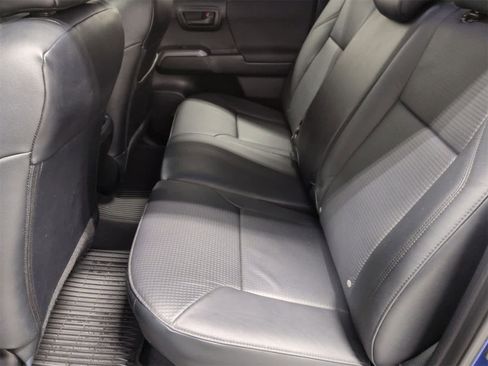 Used 2023 Toyota Tacoma TRD Off-Road w/ TRD Premium Off Road Package image 27