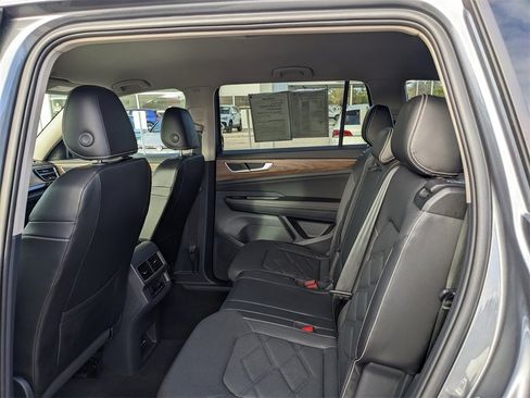Certified 2024 Volkswagen Atlas SE image 16