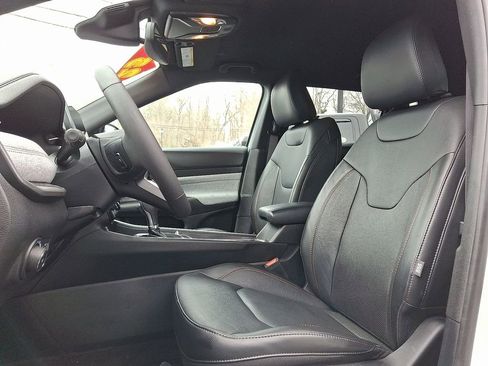 Used 2023 Jeep Compass Latitude image 13