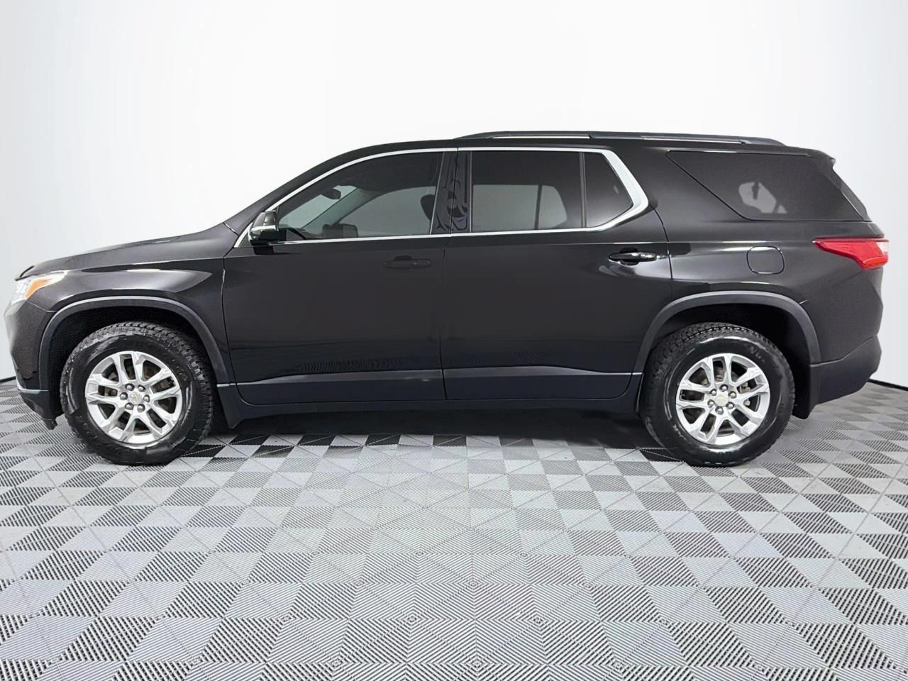 Used 2019 Chevrolet Traverse LT w/ LPO, Black Accent Package AWD/4WD image 7