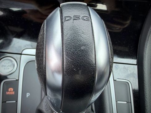 Used 2016 Volkswagen Golf R 4-Door AWD/4WD image 39