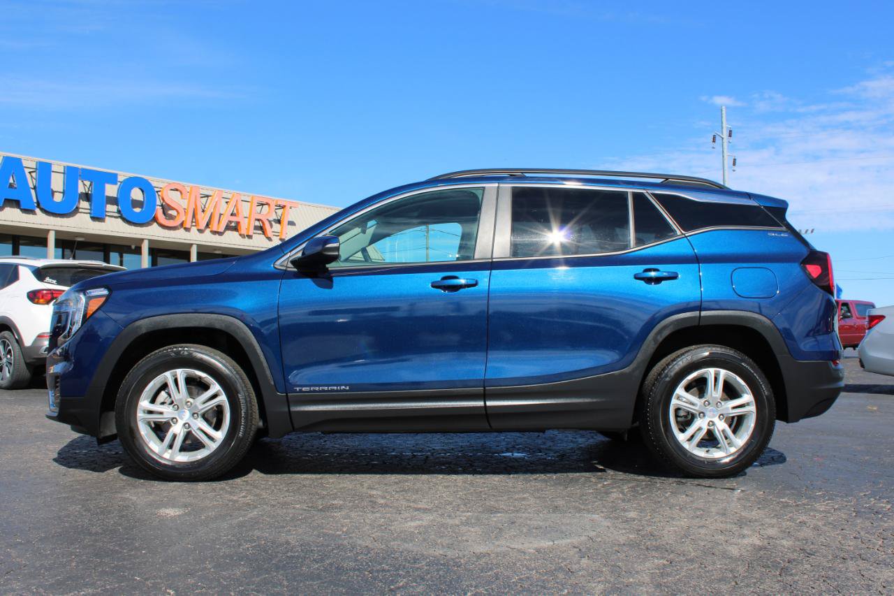 Used 2023 GMC Terrain SLE w/ Driver Convenience Package AWD/4WD image 13